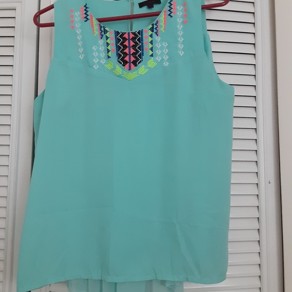 Too - Picture 2 of 4